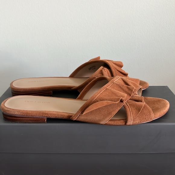 Ann Taylor Brown Toffee Suede Ruffle Slides Flats Size 7.5 - Picture 2 of 5